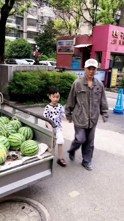 买了个瓜吃摔烂掉,意外摔烂的甜蜜回忆