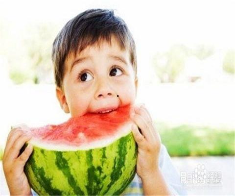夏日萌娃吃瓜头像,萌态十足！